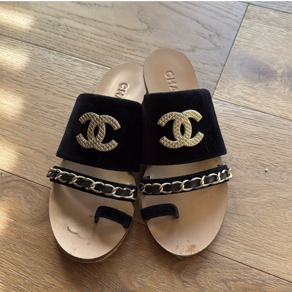 Chanel black velvet sandals. - Picture 3 of 5